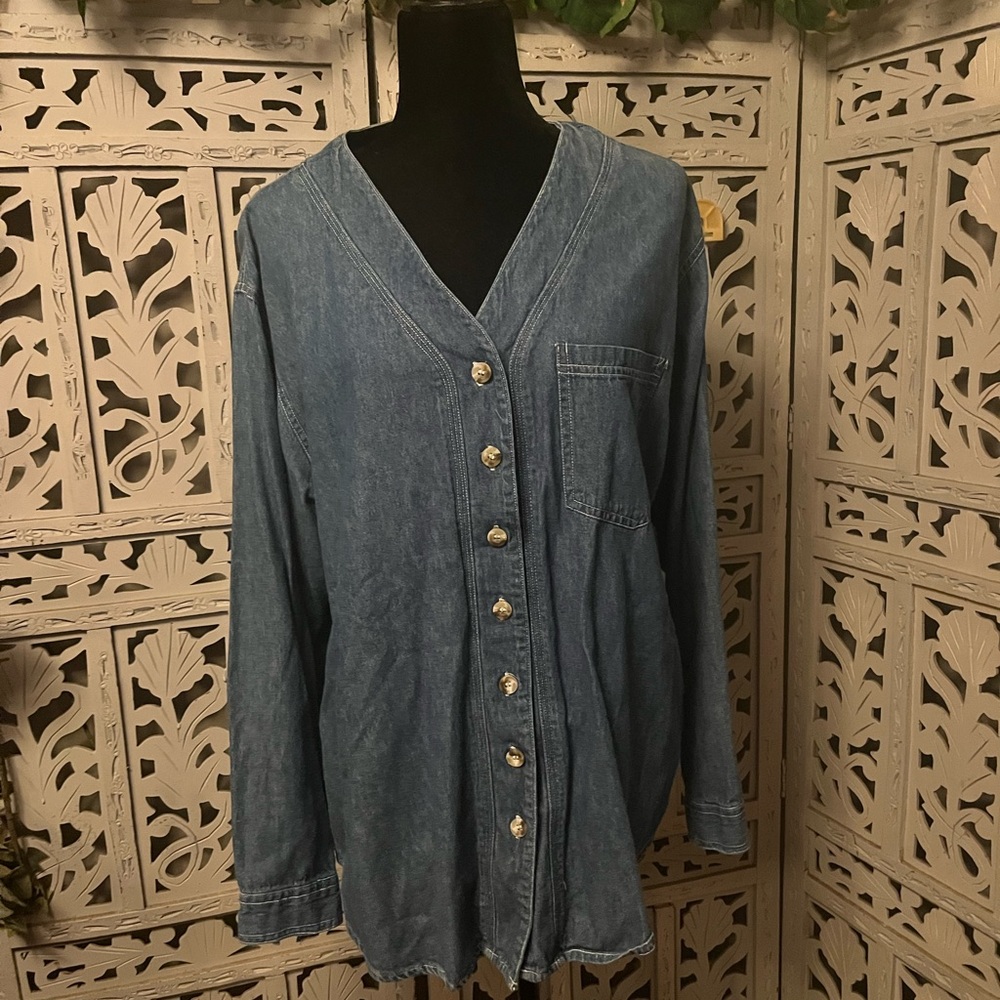 TRACY X CARL EXCELLENT DARK BLUE CHAMBRAY LONG SLEEVE BUTTON UP TOP